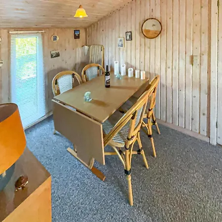 2 Bedroom Gorgeous In V *