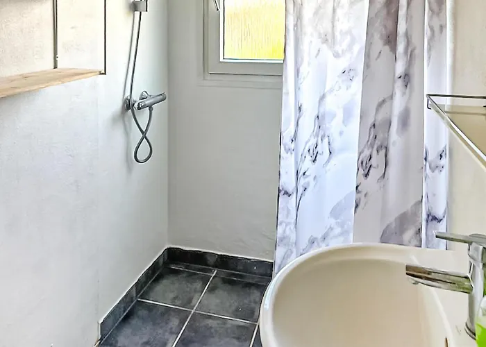 Ferienhaus 2 Bedroom Gorgeous In V